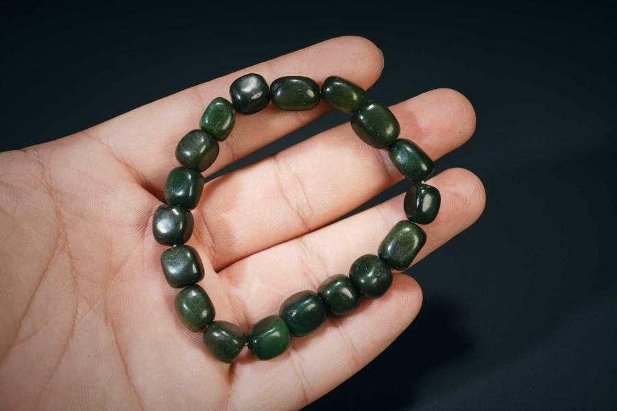 上海都达杂项专场五十六【全场包邮】  天然和田玉碧玉随形糖珠手串 附鉴定证书92-55