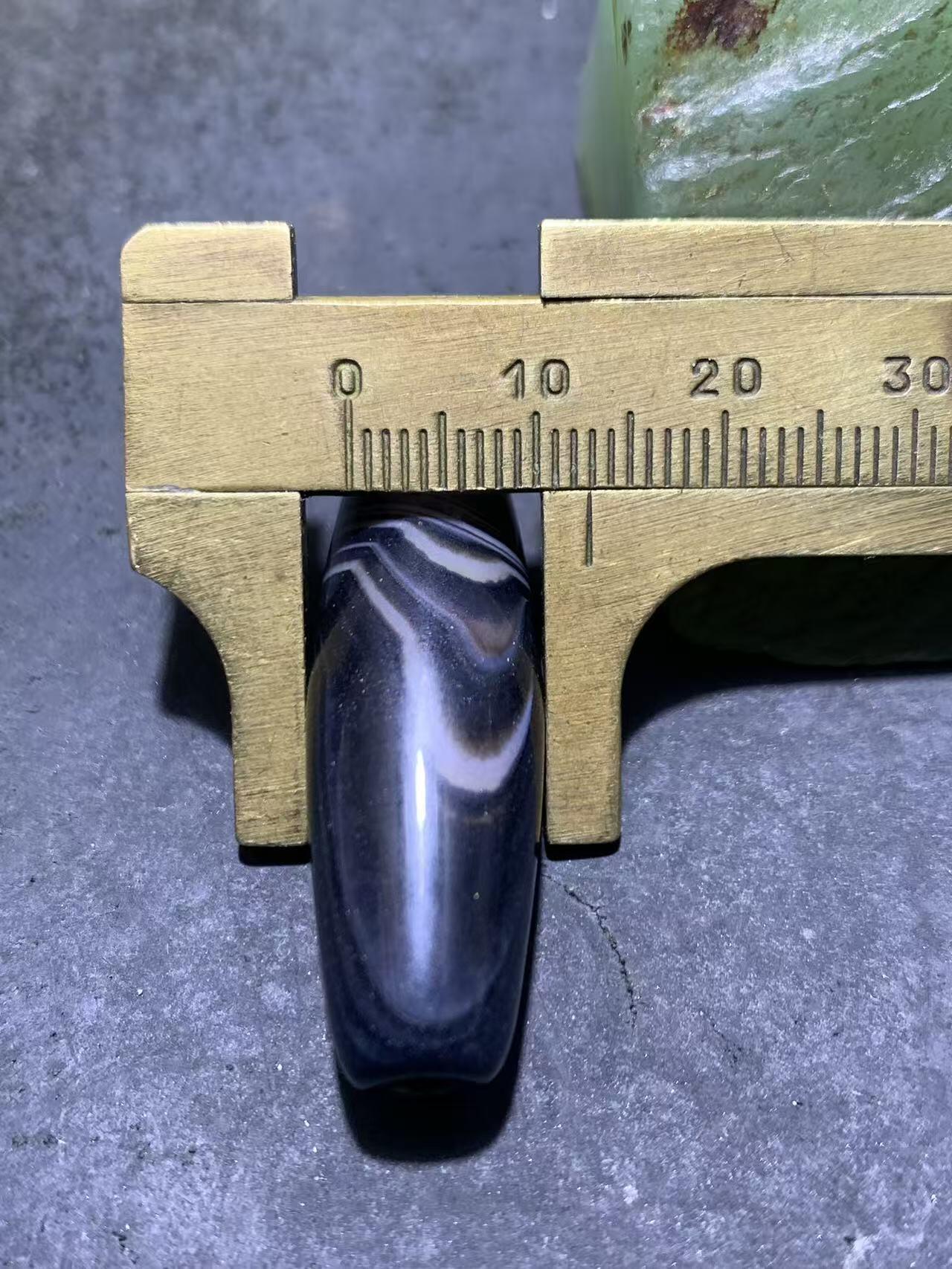 精美罕见一眼靠山图案千层纹药师玛瑙桶珠一个