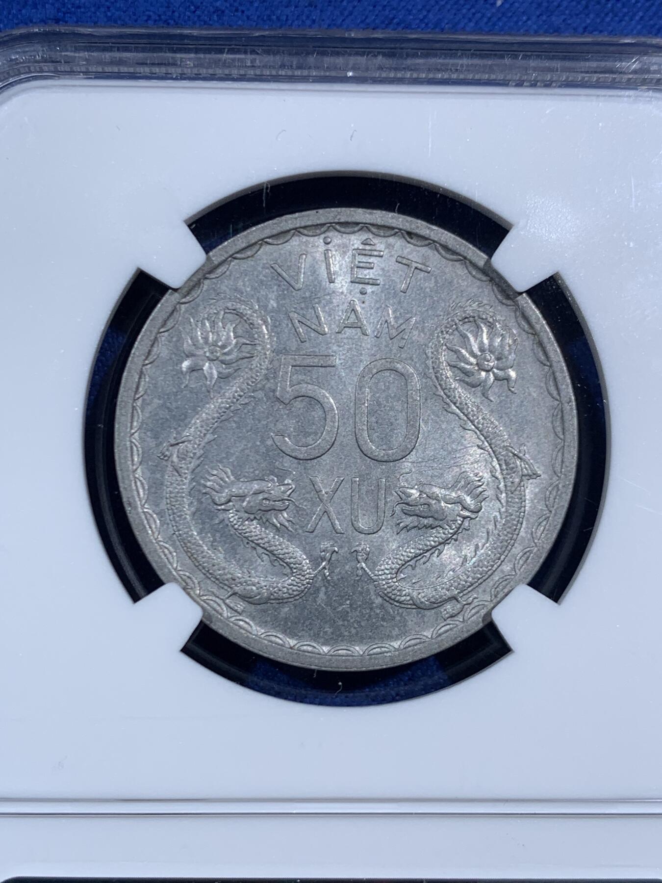 《竞宝斋》第469场 周日，周一 2场连拍 （全场包邮）欢迎送拍 NGC MS62 南越1953年三女神50苏铝币