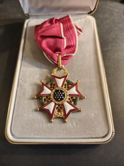 老王徽章第186期 - 美国指挥官级功绩军团勋章    原盒带略和珐琅略    少见全套