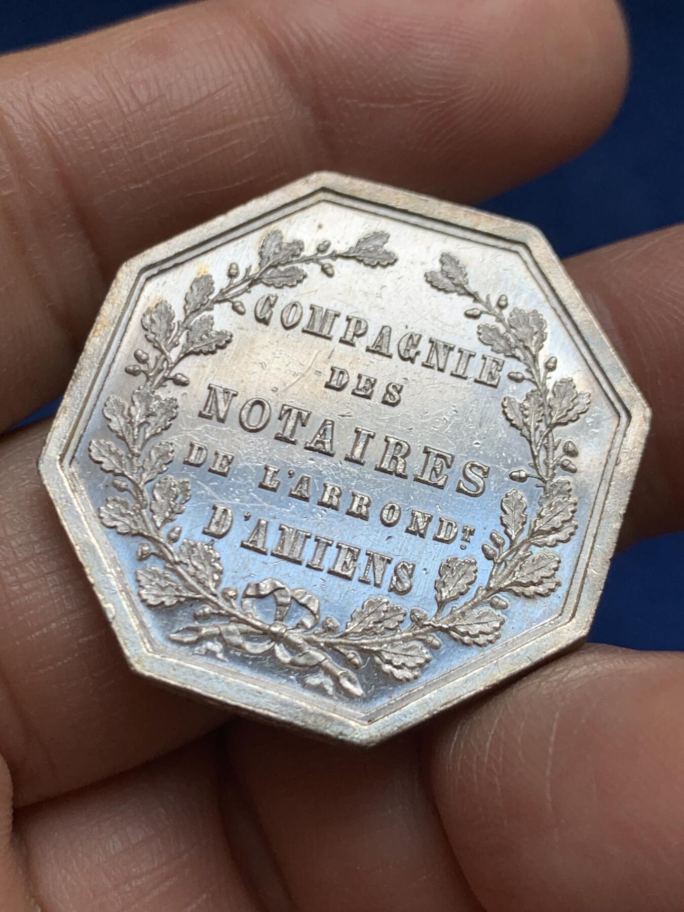 《竞宝斋》第469场 周日，周一 2场连拍 （全场包邮）欢迎送拍 法国亚眠公证人八角银质代币，15.68g，31.6mm，蜜蜂边铭