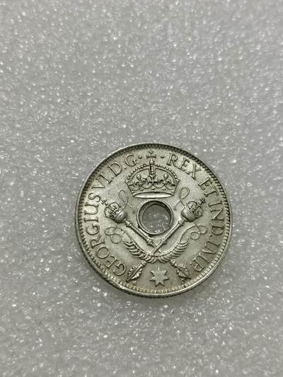 天下钱庄专场欢迎参拍 - 新几内亚中孔银币