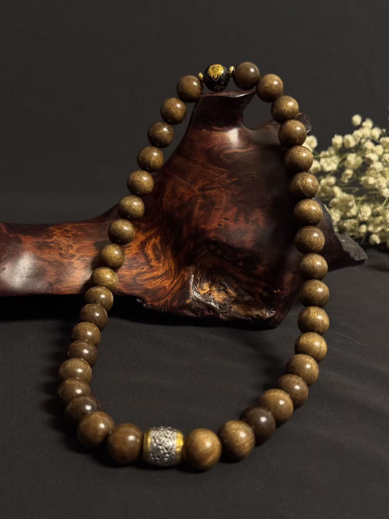 零元拍：本命佛12生肖系列金丝楠手持12MM，不动明王（生肖鸡）金丝果香满满。