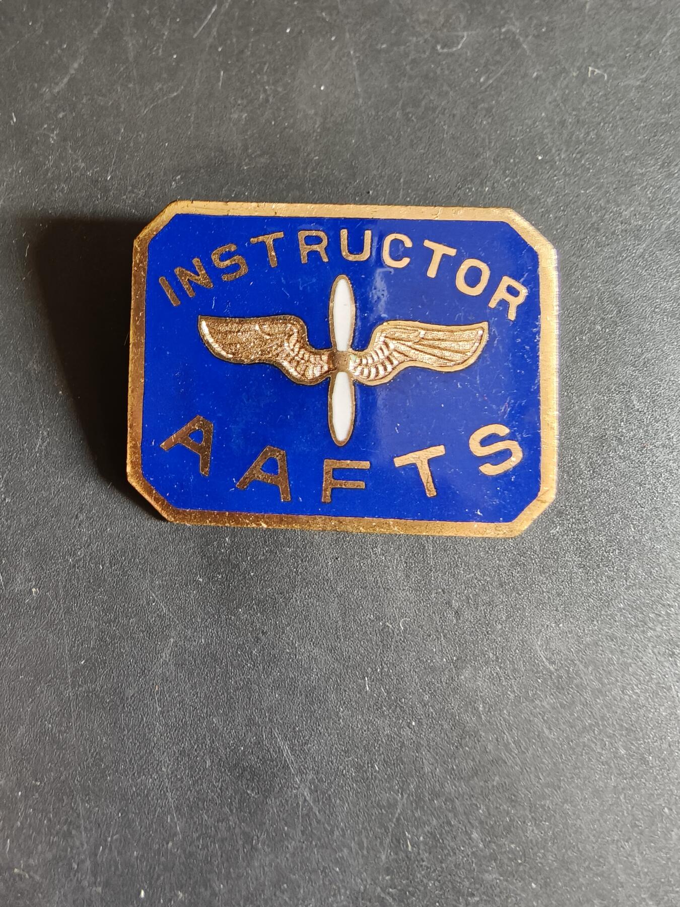 老王徽章第186期 美国陆军航空队技术训练司令部教官证章    二战时期横针版    40mm
