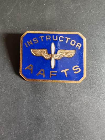 老王徽章第186期 - 美国陆军航空队技术训练司令部教官证章    二战时期横针版    40mm