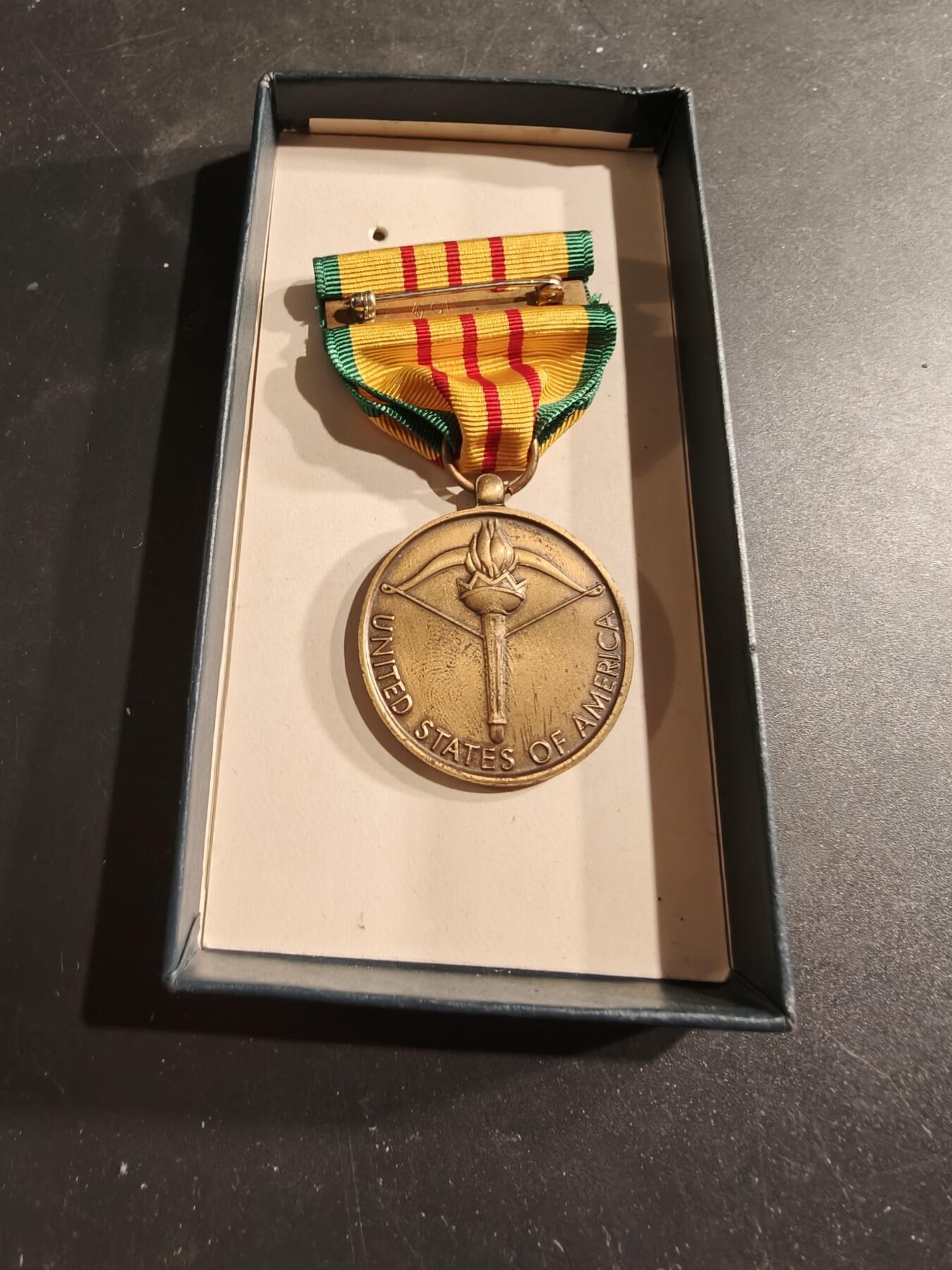 老王徽章第186期 美国越战服役奖章    原盒  2铜星勋饰