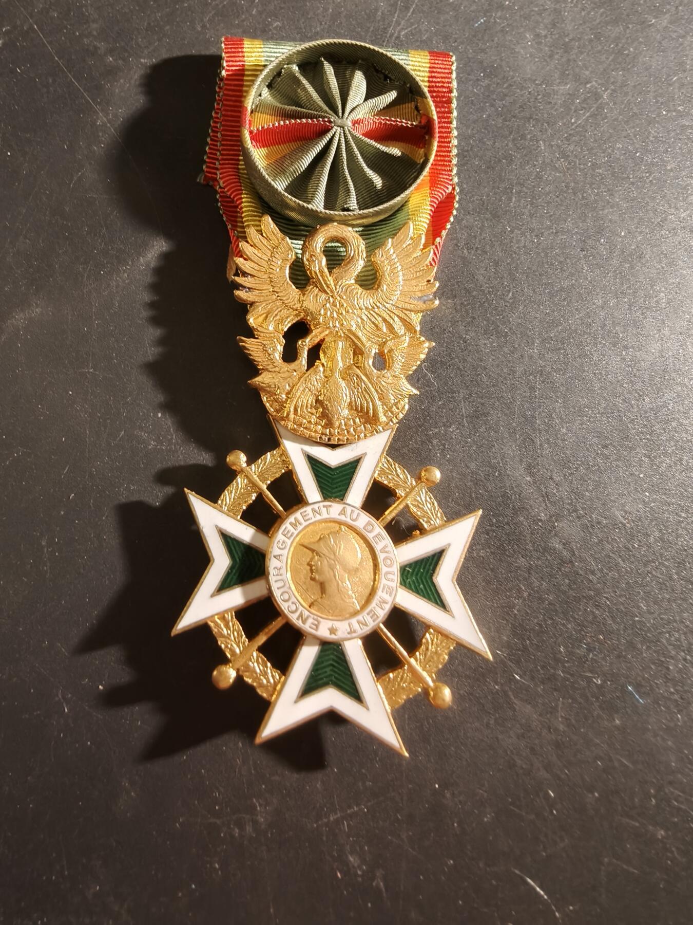 老王徽章第186期 法国军官级鼓励奉献协会勋章    原盒