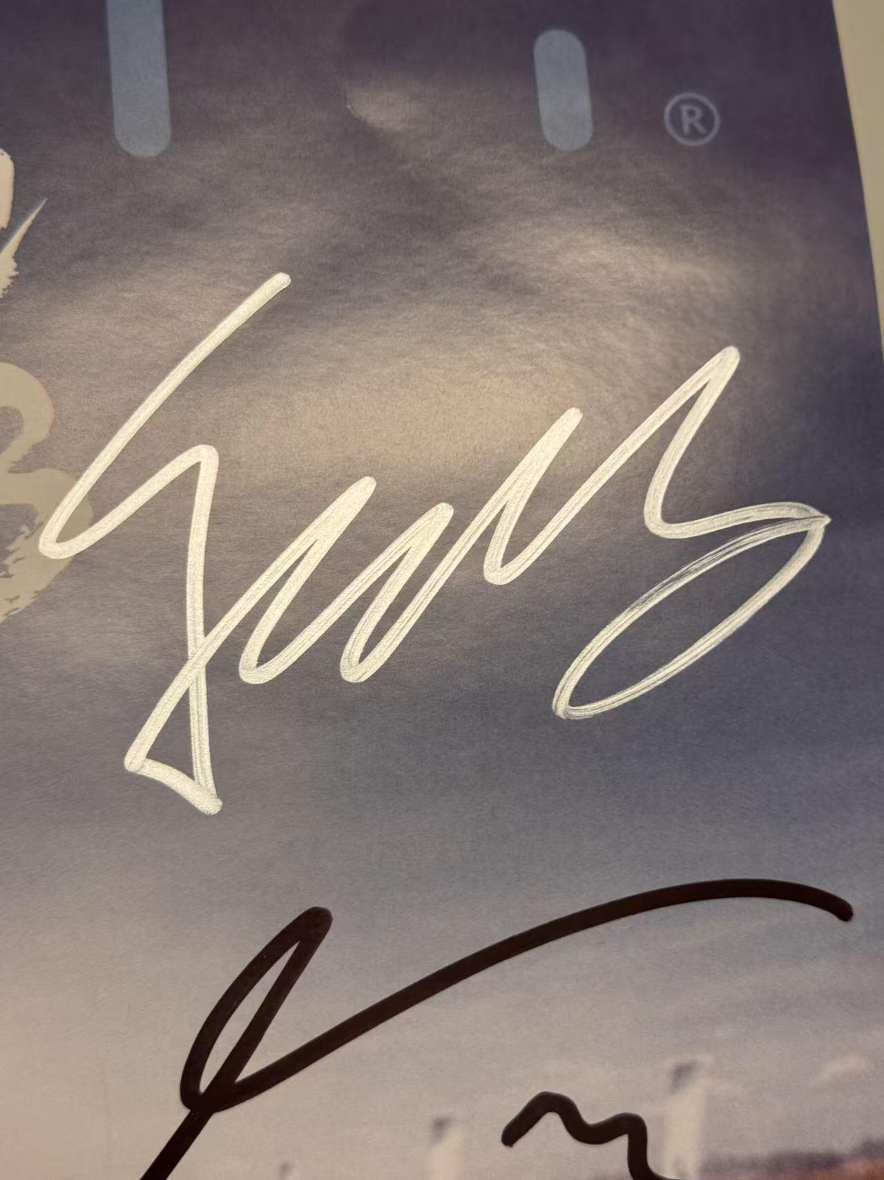 零元拍：导演韩寒，主演沈腾、尹正、魏翔、黄景瑜合签《飞驰人生3》CINITY海报！尺寸：417/296