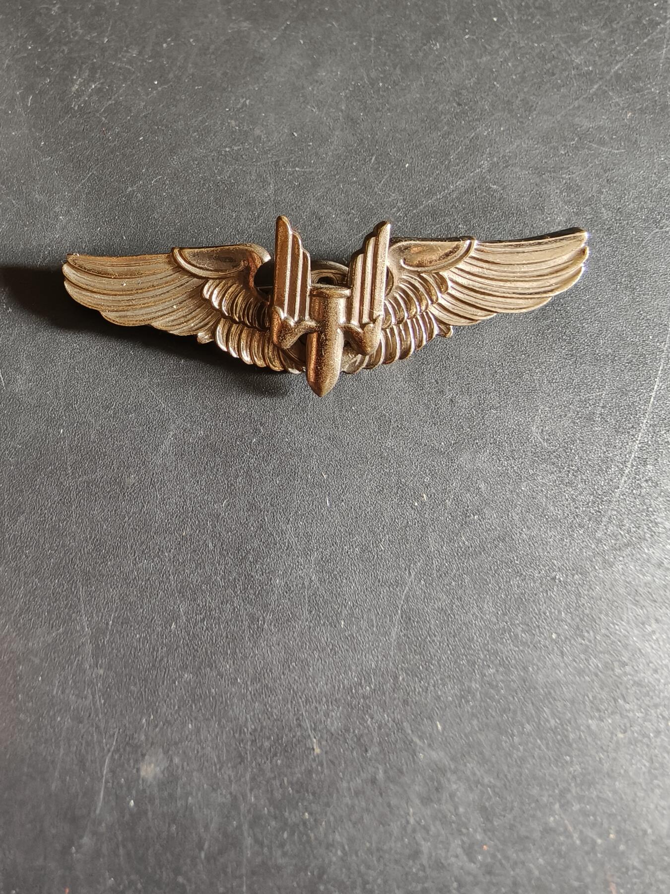 老王徽章第186期 美国二战陆军航空兵空中炮手技能章    2英寸   Amico厂标