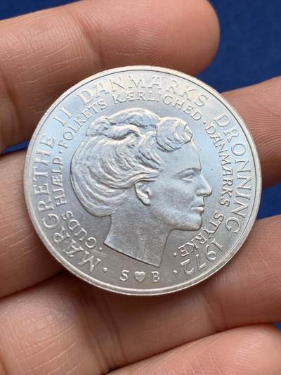 《竞宝斋》第469场 周日，周一 2场连拍 （全场包邮）欢迎送拍 - 丹麦1972年弗雷德里克九世逝世与玛格丽特二世即位10克朗银币 800银 20.55克