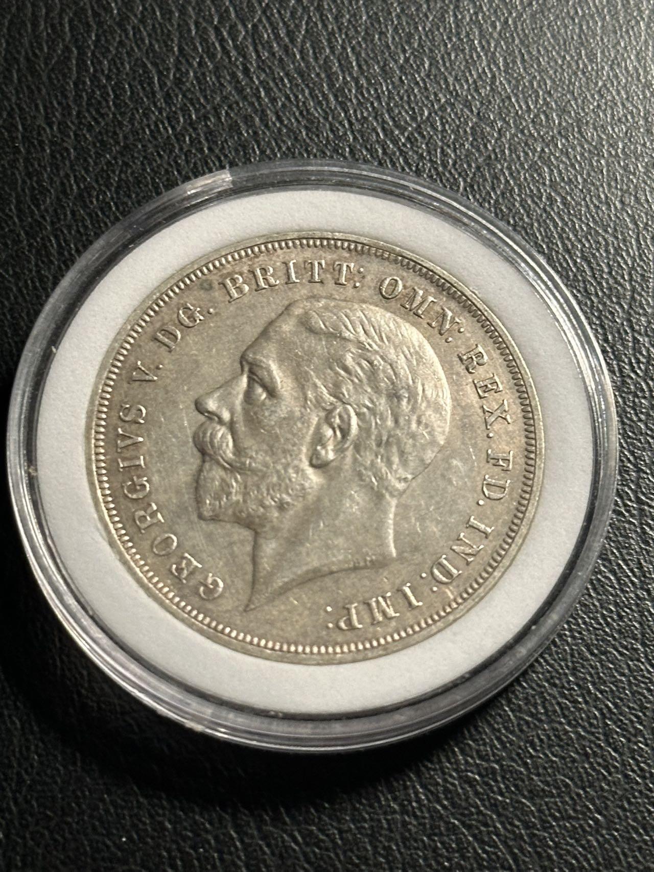 丙午马年三月第二场 精品更新 英国乔五马剑银币 28克500银。此枚属马剑收官之作大热门品种！近期银价震荡，值得投资！藏家出品带小圆盒