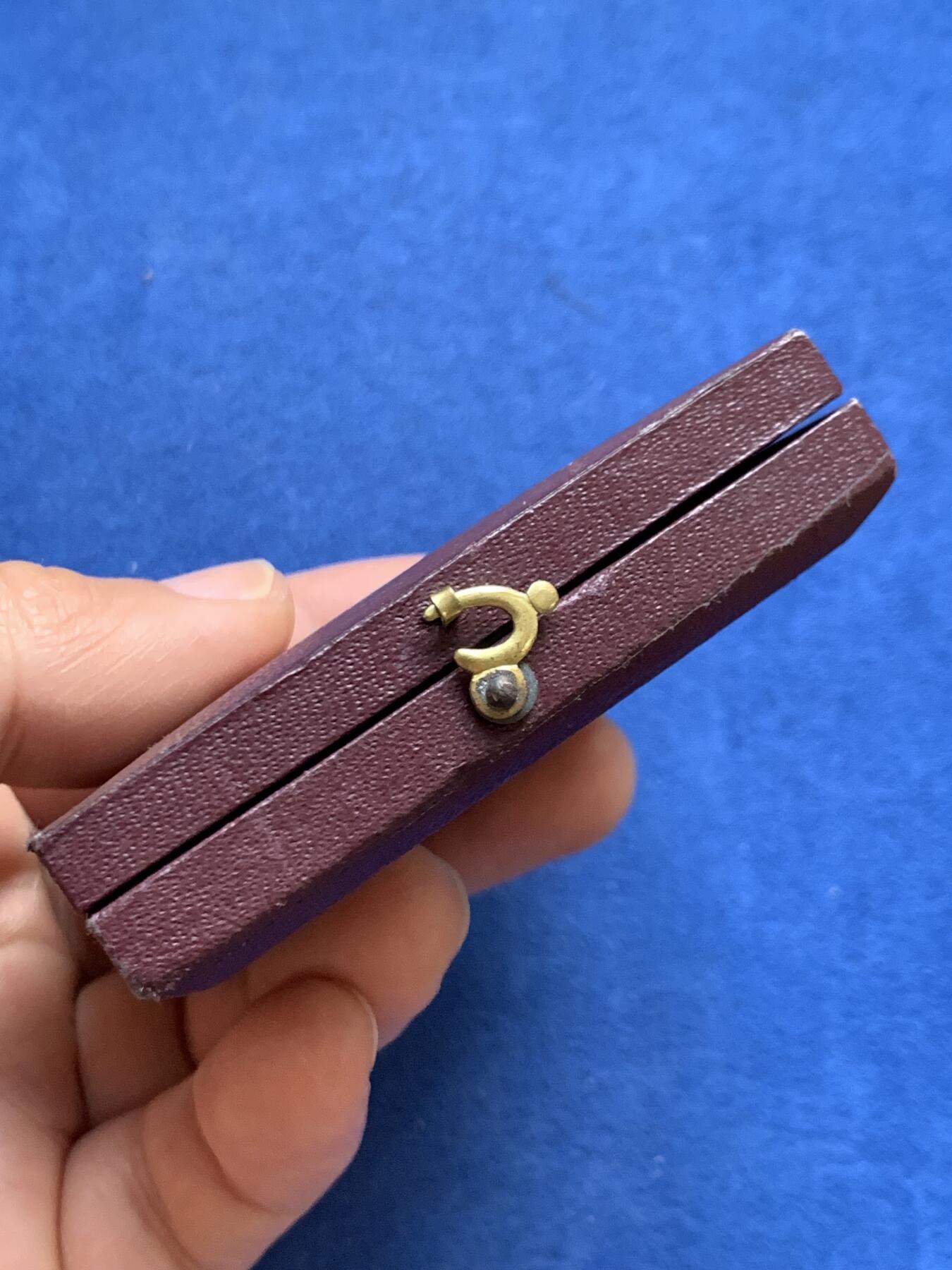 《竞宝斋》第469场 周日，周一 2场连拍 （全场包邮）欢迎送拍 法国畜牧业镀银铜章 51.75克 49.2mm 三角铜标边铭 带盒