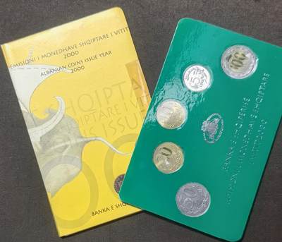 北京马甸外国币专卖第148期，非贵金属外国流通币，纪念币币，中国早期纪念币专场，陆续上拍，欢迎关注 - 不多见的2000年阿尔巴尼亚官方卡装套币