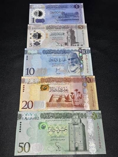 《外钞收藏家》第六百一十六期（精品场）（长期征集拍品、欢迎藏友们联系合作） - 利比亚1-50第纳尔 五张一起 全新UNC