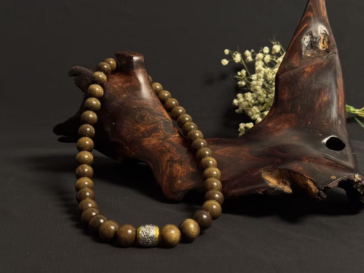 零元拍：本命佛12生肖系列金丝楠手持12MM，不动明王（生肖鸡）金丝果香满满。