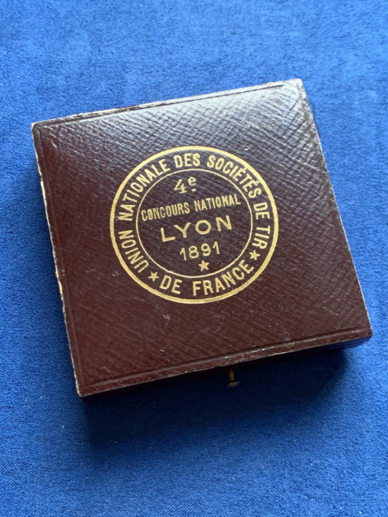 《竞宝斋》第469场 周日，周一 2场连拍 （全场包邮）欢迎送拍 1891年法国里昂射击节银章 48.9克 44.5mm 丰饶角银标 带盒