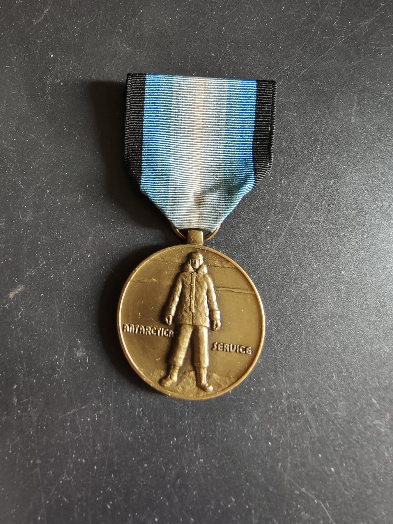 老王徽章第186期 美国南极洲服役奖章