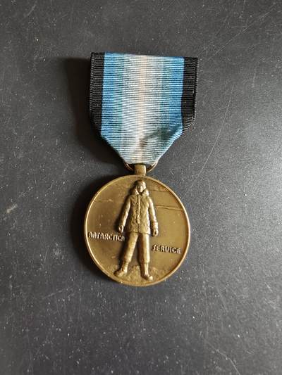 老王徽章第186期 - 美国南极洲服役奖章