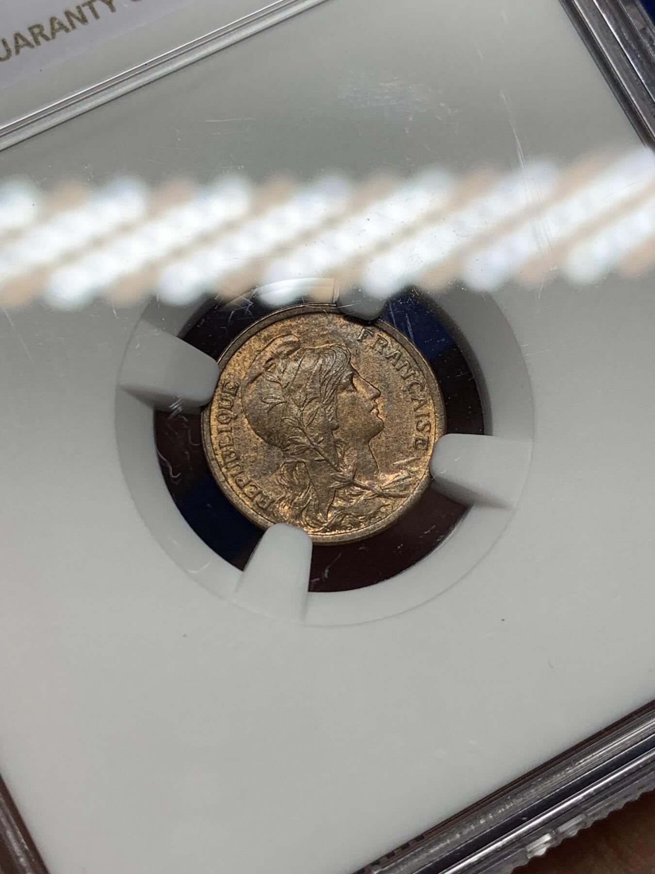 《竞宝斋》第469场 周日，周一 2场连拍 （全场包邮）欢迎送拍 NGC MS64RB 法国1911年1分铜币 经典女神图案 冠军分