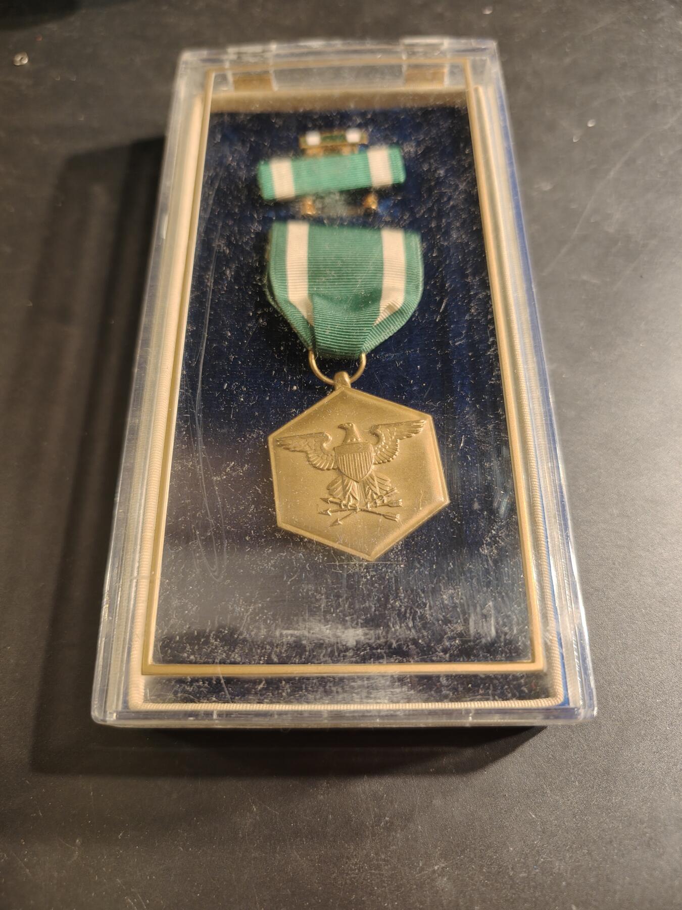 老王徽章第186期 美国海军军事功绩奖章 原盒带略和珐琅略 少见全套   