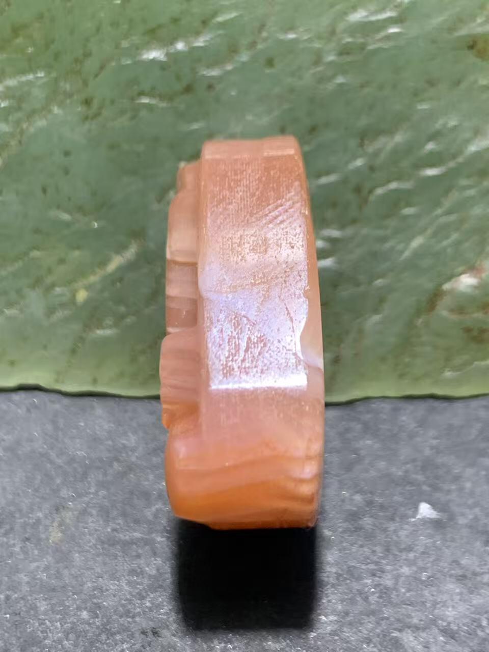 川料红白千层纹南红玛瑙雕刻雄鸡吊坠一个