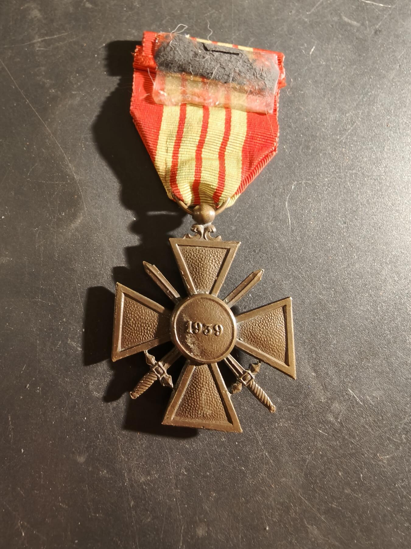 老王徽章第186期 法国1939版战争十字奖章   一颗铜星勋饰