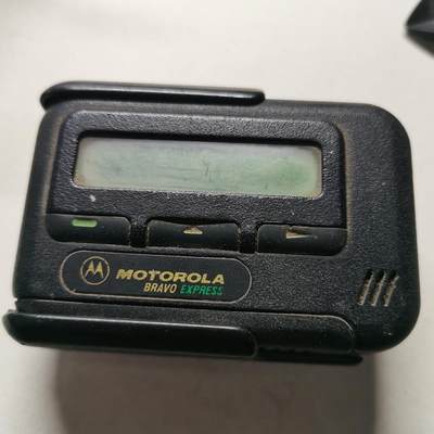 杂件专场104期 - 几十年的BB机，上电池能亮显字