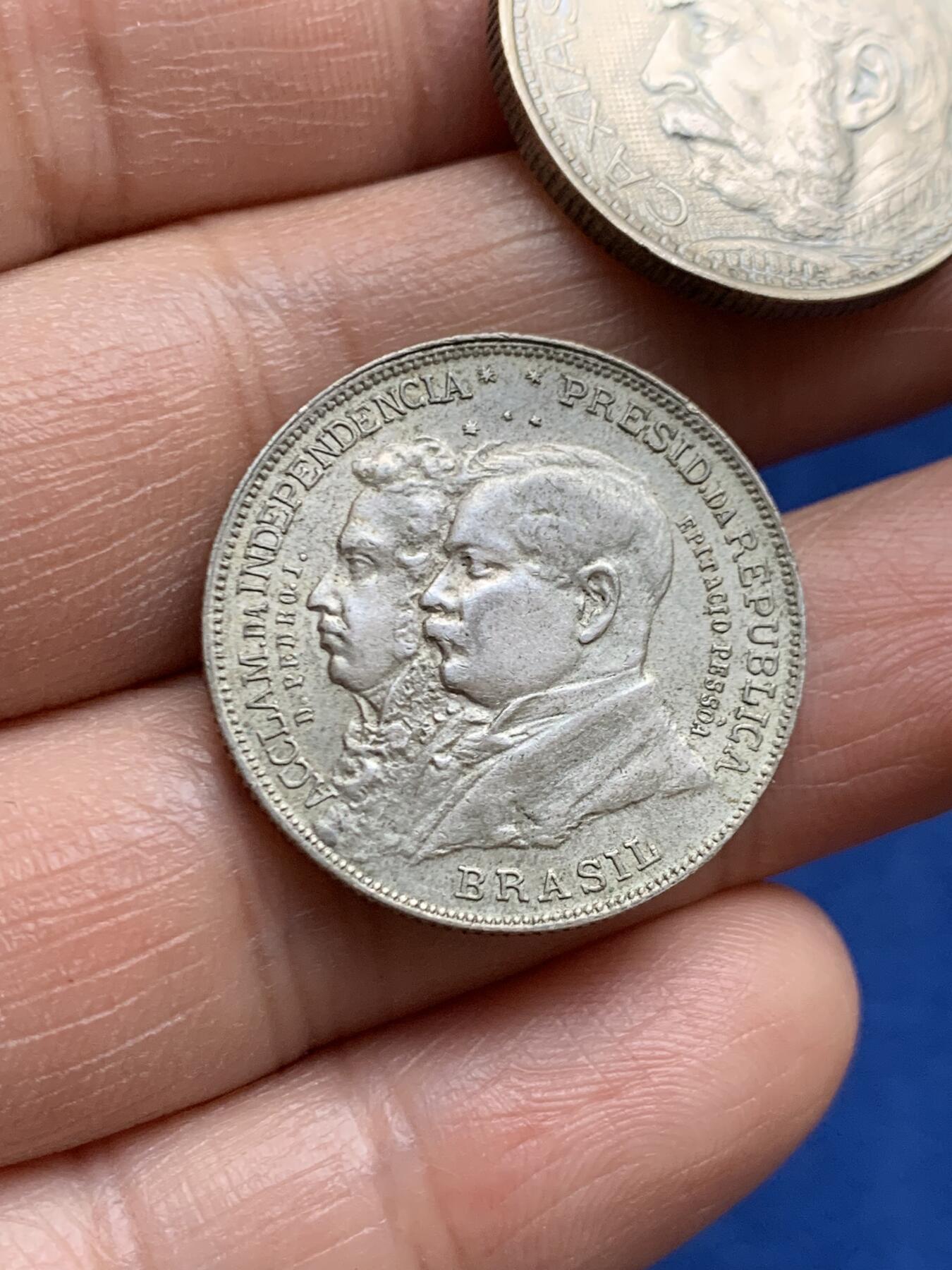 《竞宝斋》第469场 周日，周一 2场连拍 （全场包邮）欢迎送拍 两枚一组 巴西1935年卡希亚斯公爵2000瑞斯银币+巴西1922年独立一百周年银币