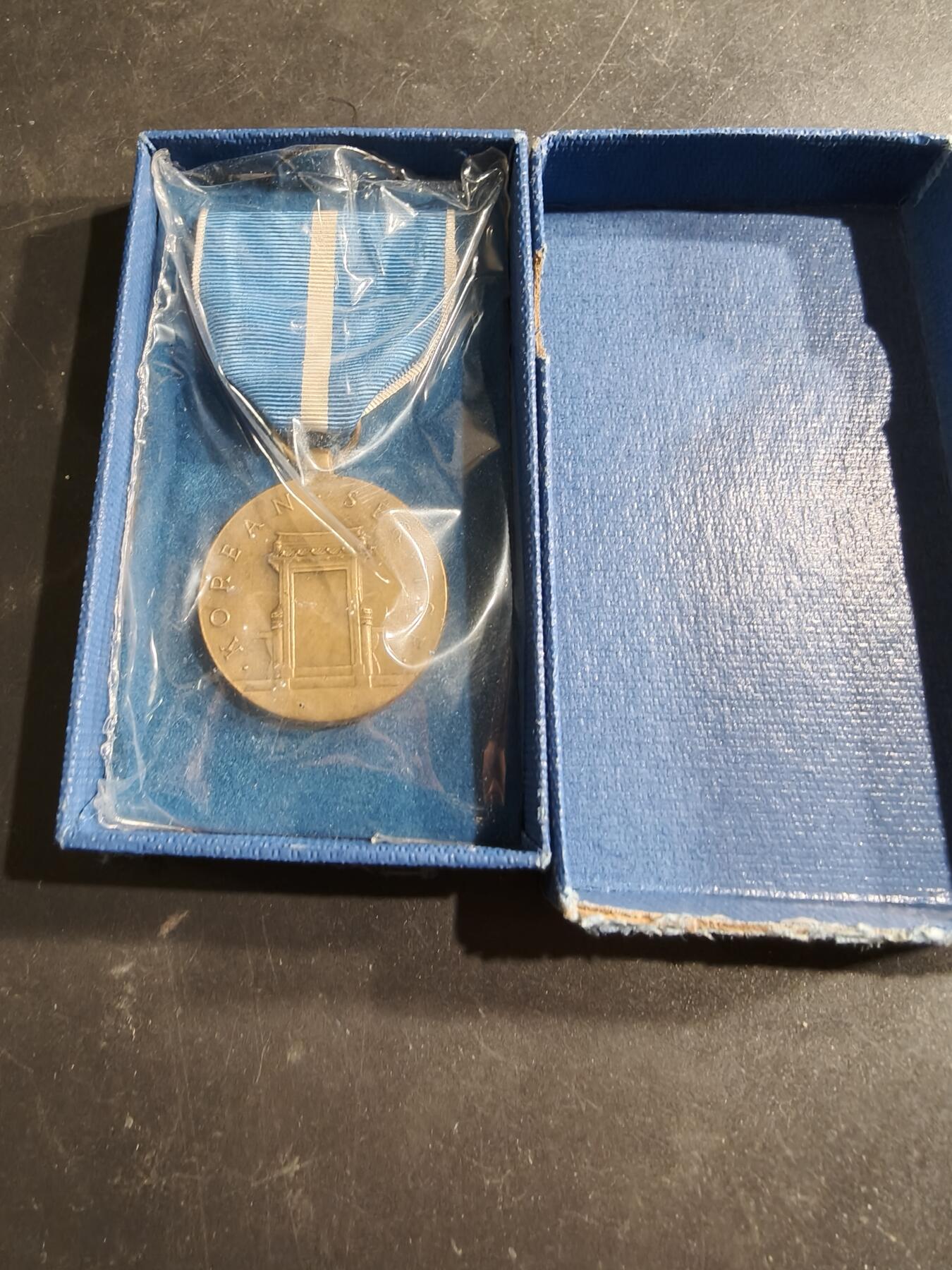 老王徽章第186期 美国韩战服役奖章   原盒