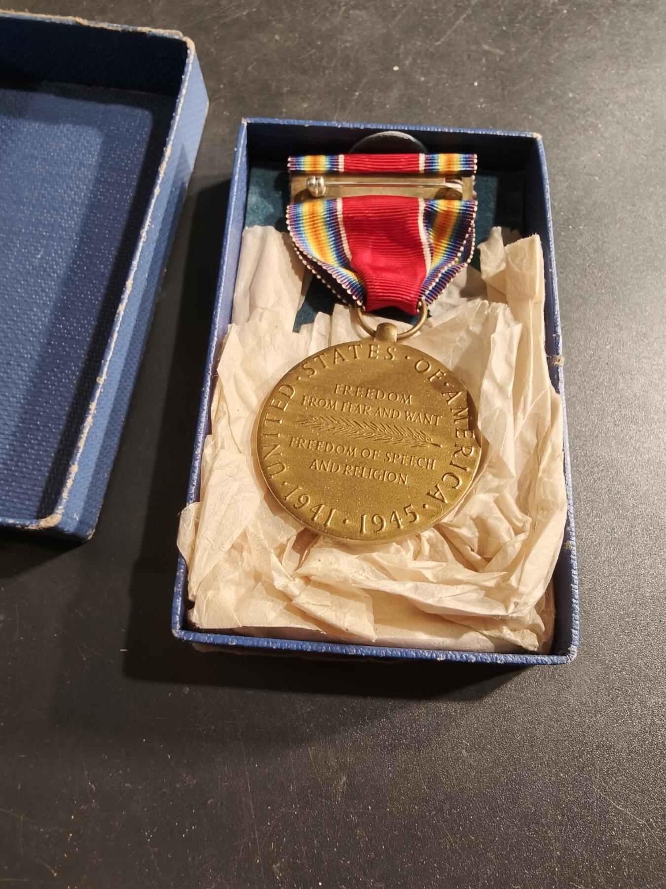 老王徽章第186期 美国二战胜利奖章    原盒带油纸