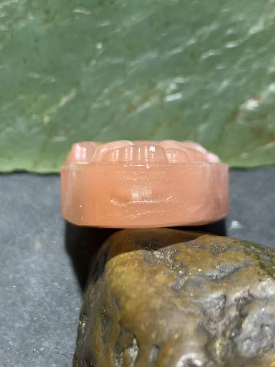 川料红白千层纹南红玛瑙雕刻雄鸡吊坠一个