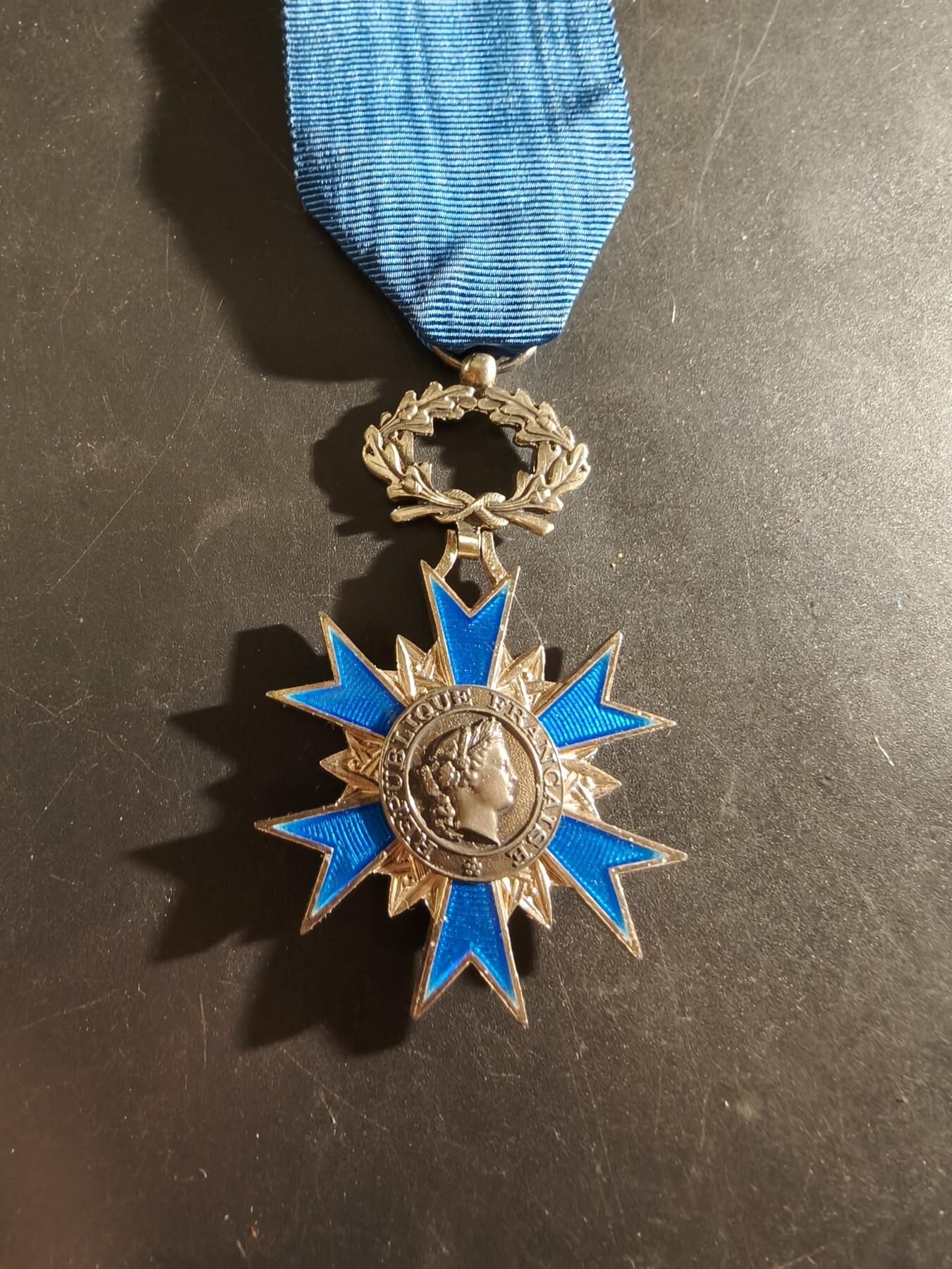 老王徽章第186期 法国骑士级国家功勋勋章    原盒    950银镀金珐琅     23.5g
