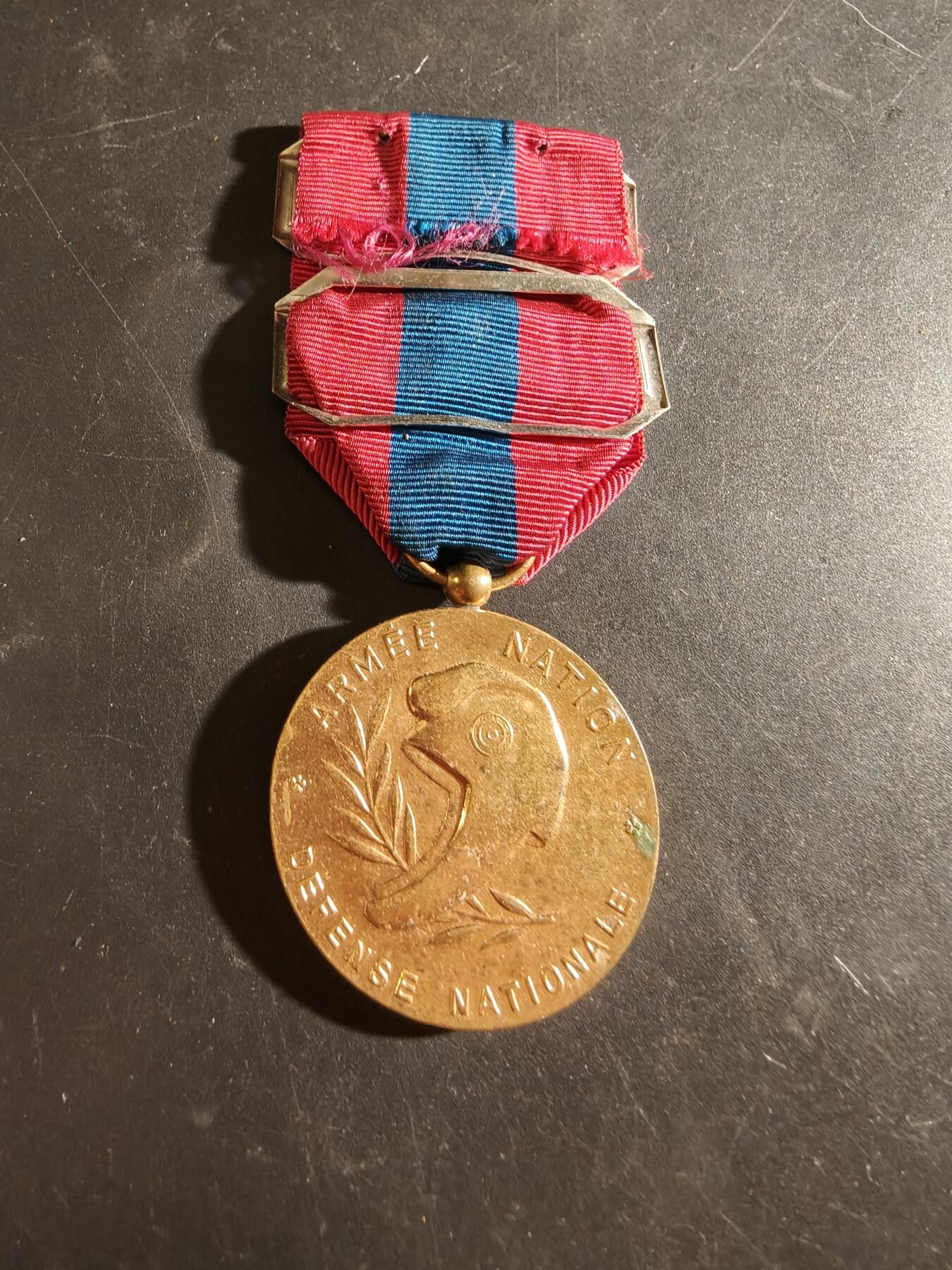 老王徽章第186期 法国金级国防服役奖章     战斗舰艇、海外援助任务双勋条    海军人员获得