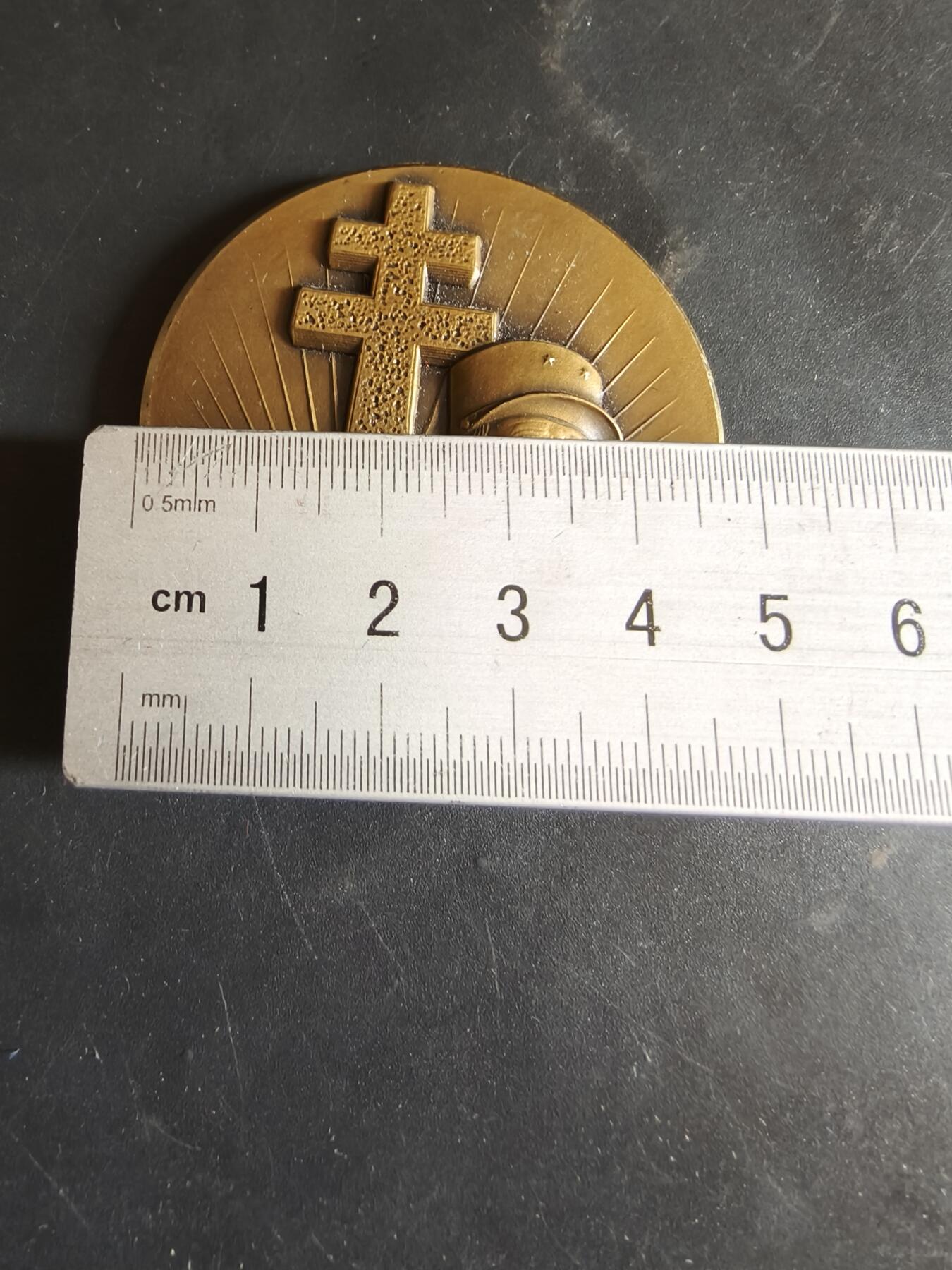 老王徽章第186期 法国夏尔·戴高乐诞辰一百周年纪念章    直径48mm    重量64g