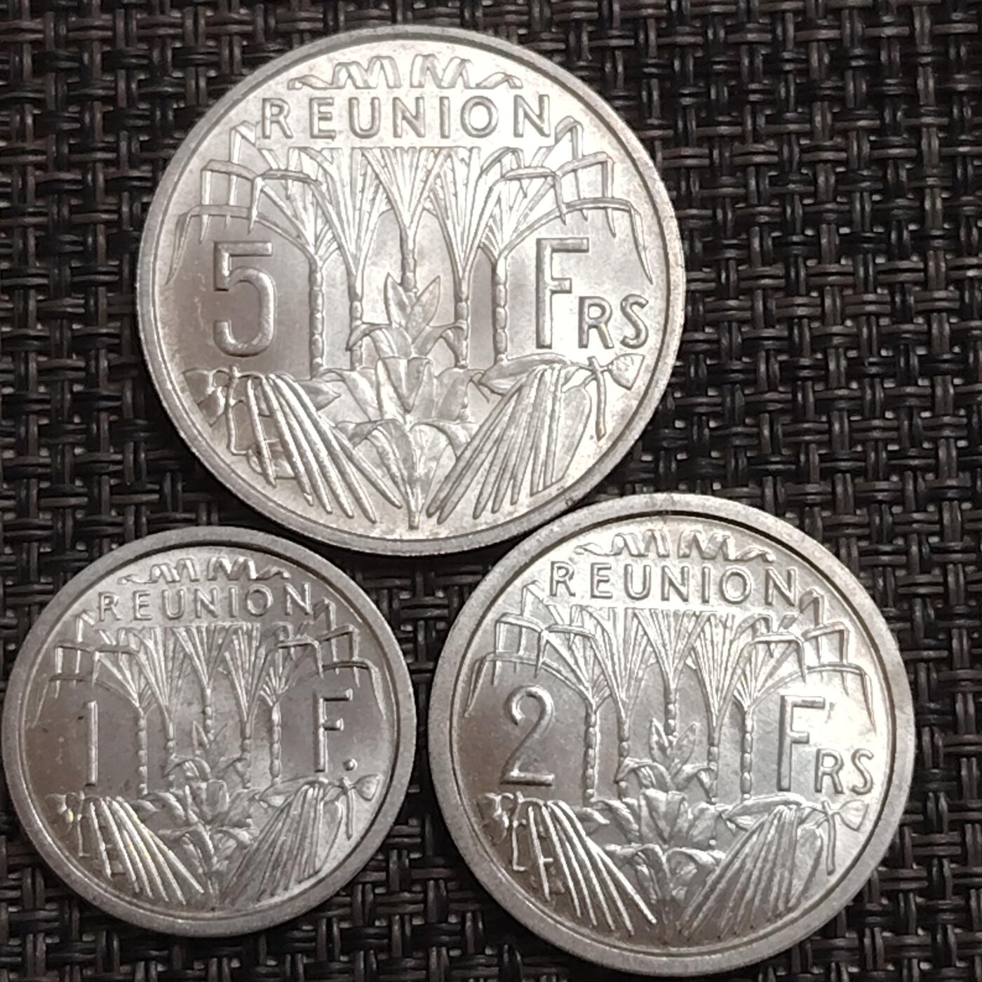 布加迪🐬～世界钱币(上海)🌾第 280 期 /  各国套币和散币 法属留尼汪🇷🇪 1955年 5法郎 原光铝币 甘蔗林图案