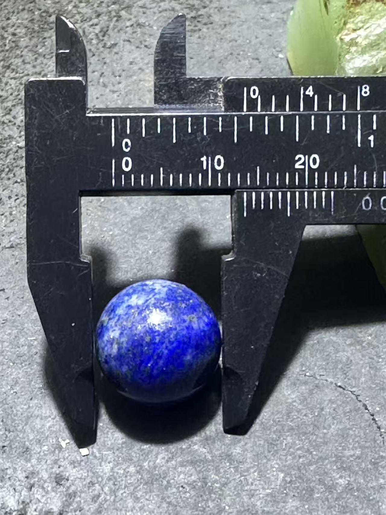 精美阿富汗老矿青金石圆珠一个！