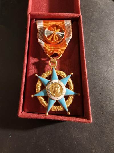 老王徽章第186期 - 法国军官级社会功绩勋章    原盒