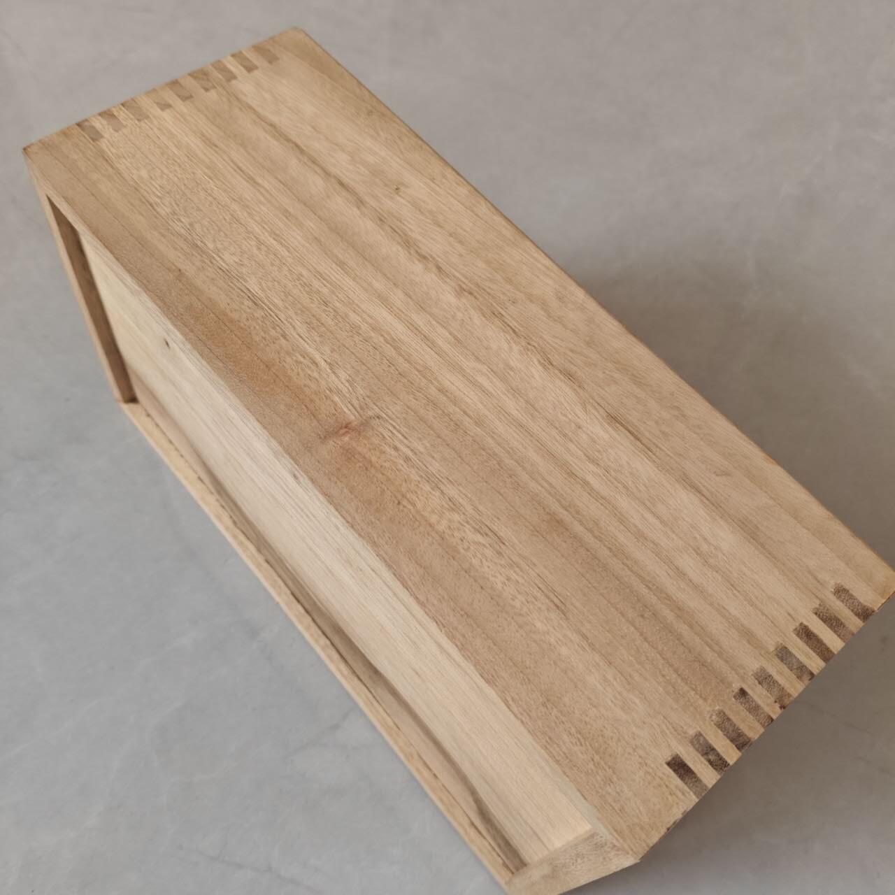 抽拉式香樟木收纳盒