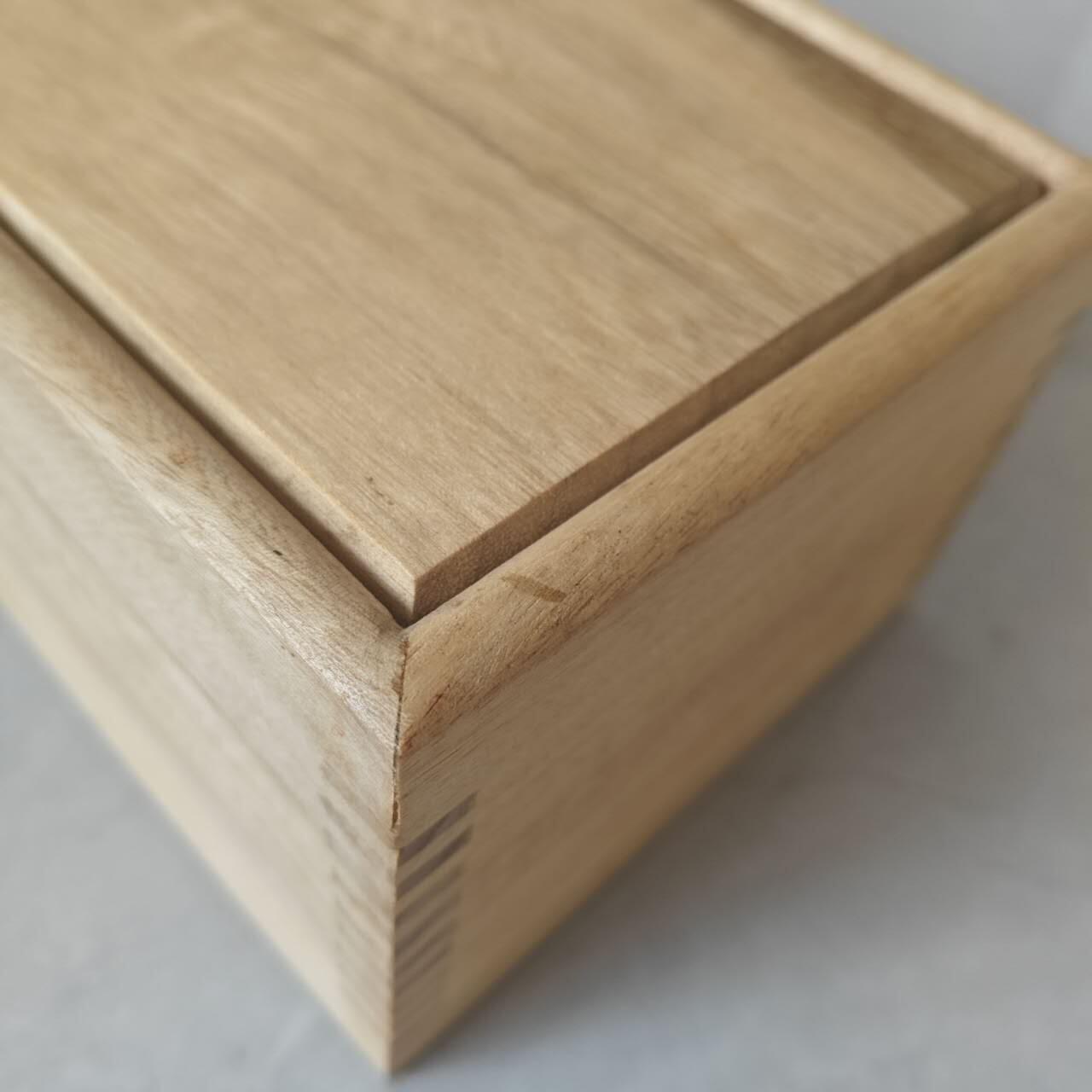 抽拉式香樟木收纳盒