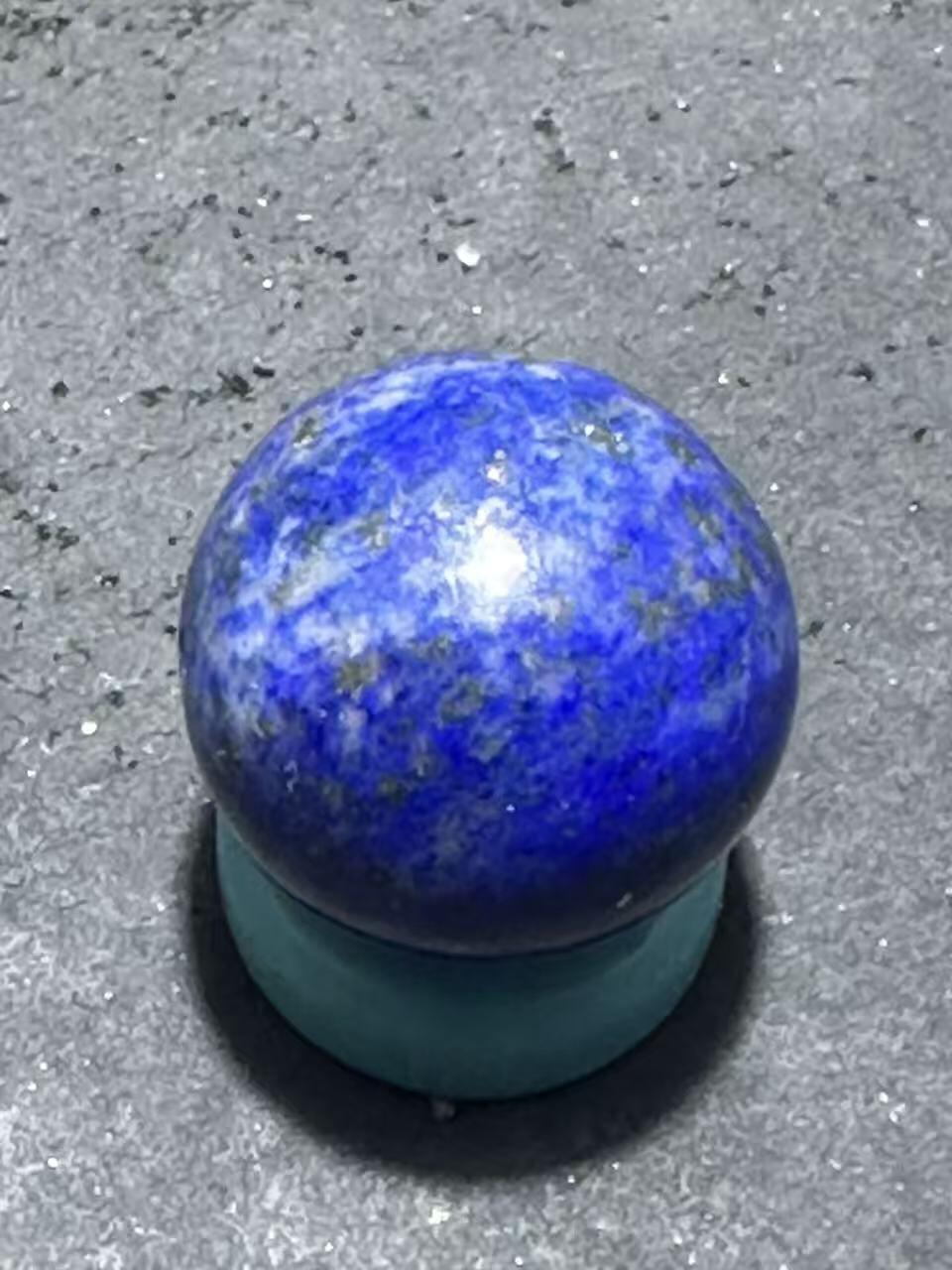 精美阿富汗老矿青金石圆珠一个！