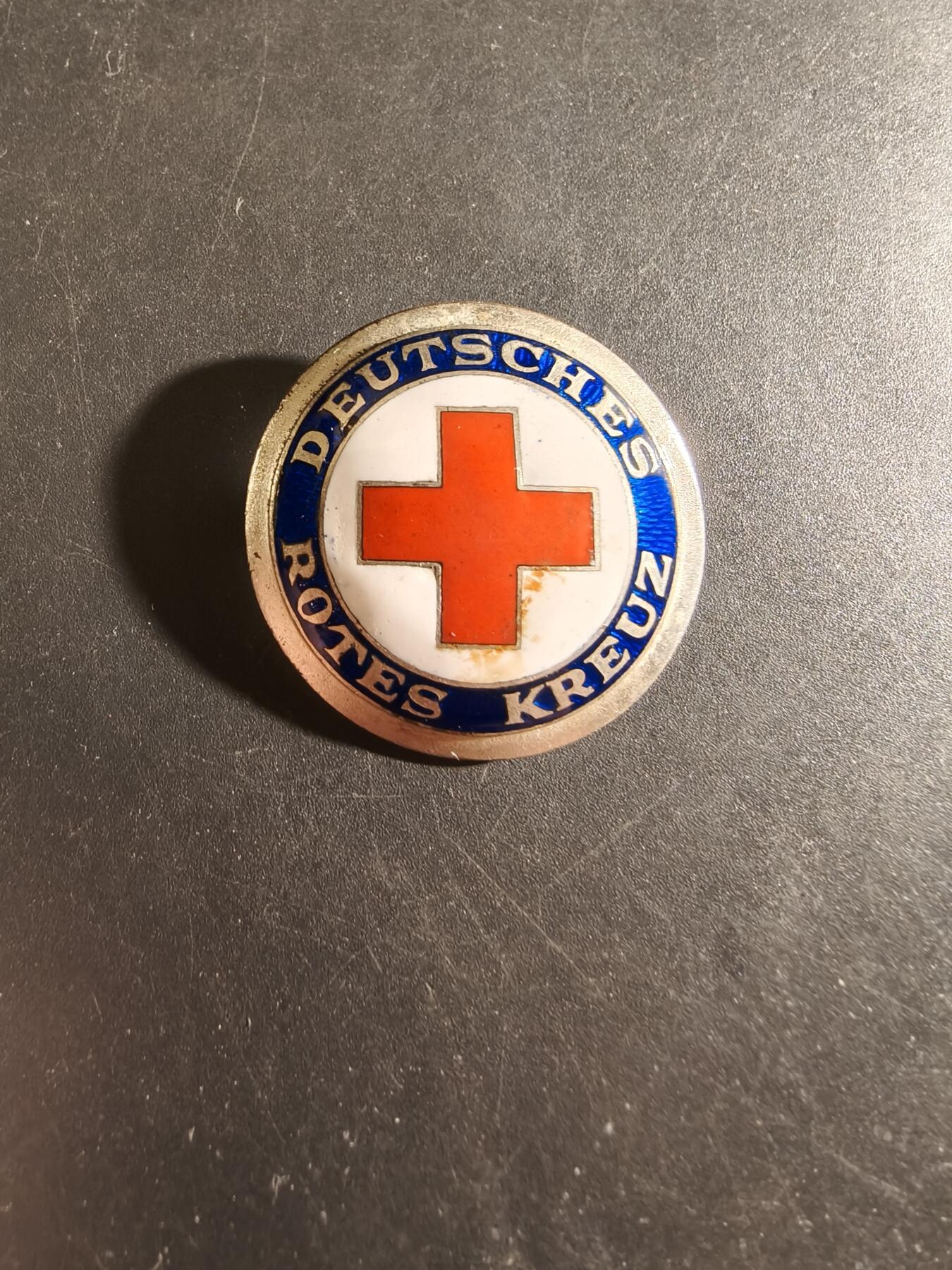 老王徽章第186期 德国红十字会证章   