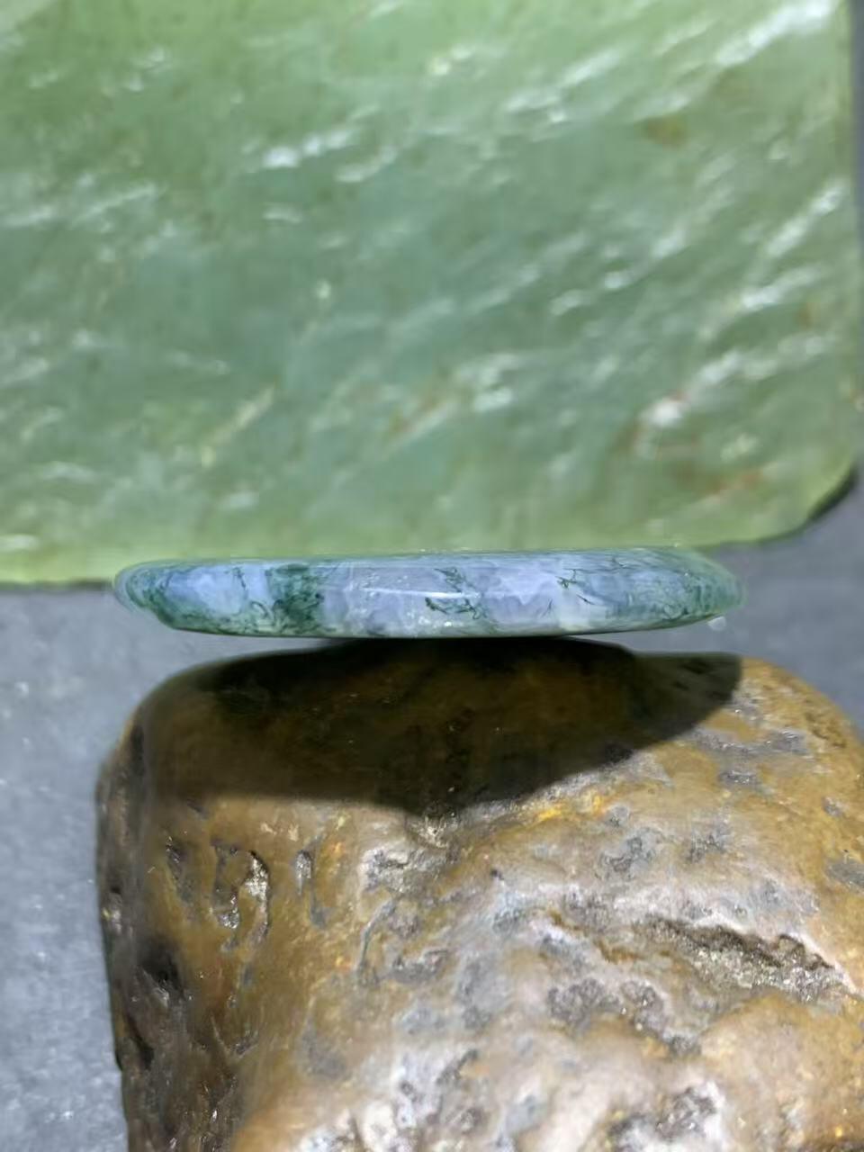 精美冰透水草玛瑙吊坠一个，