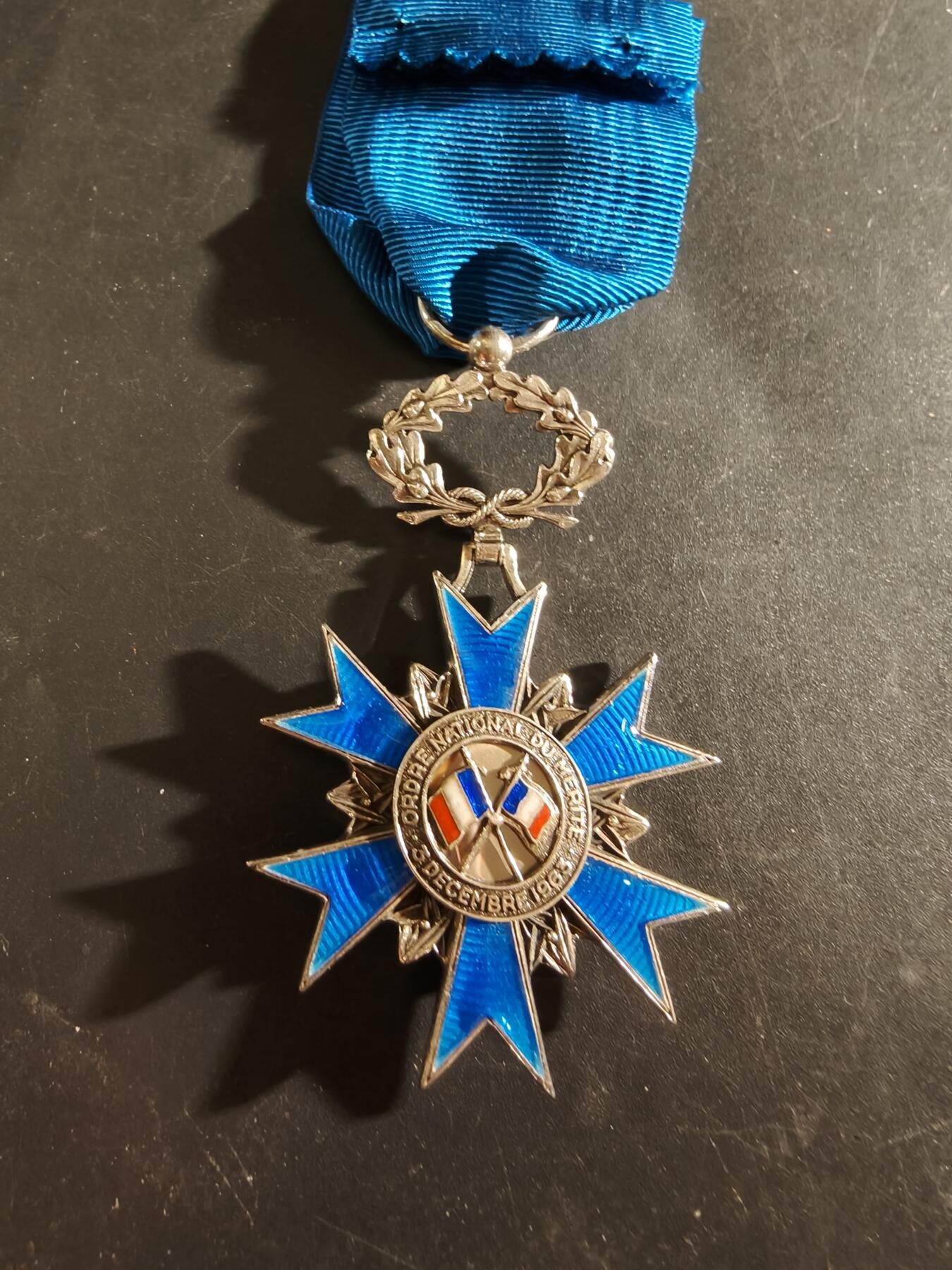 老王徽章第186期 法国骑士级国家功勋勋章    珠宝商版本螃蟹银标    原盒    24.7g