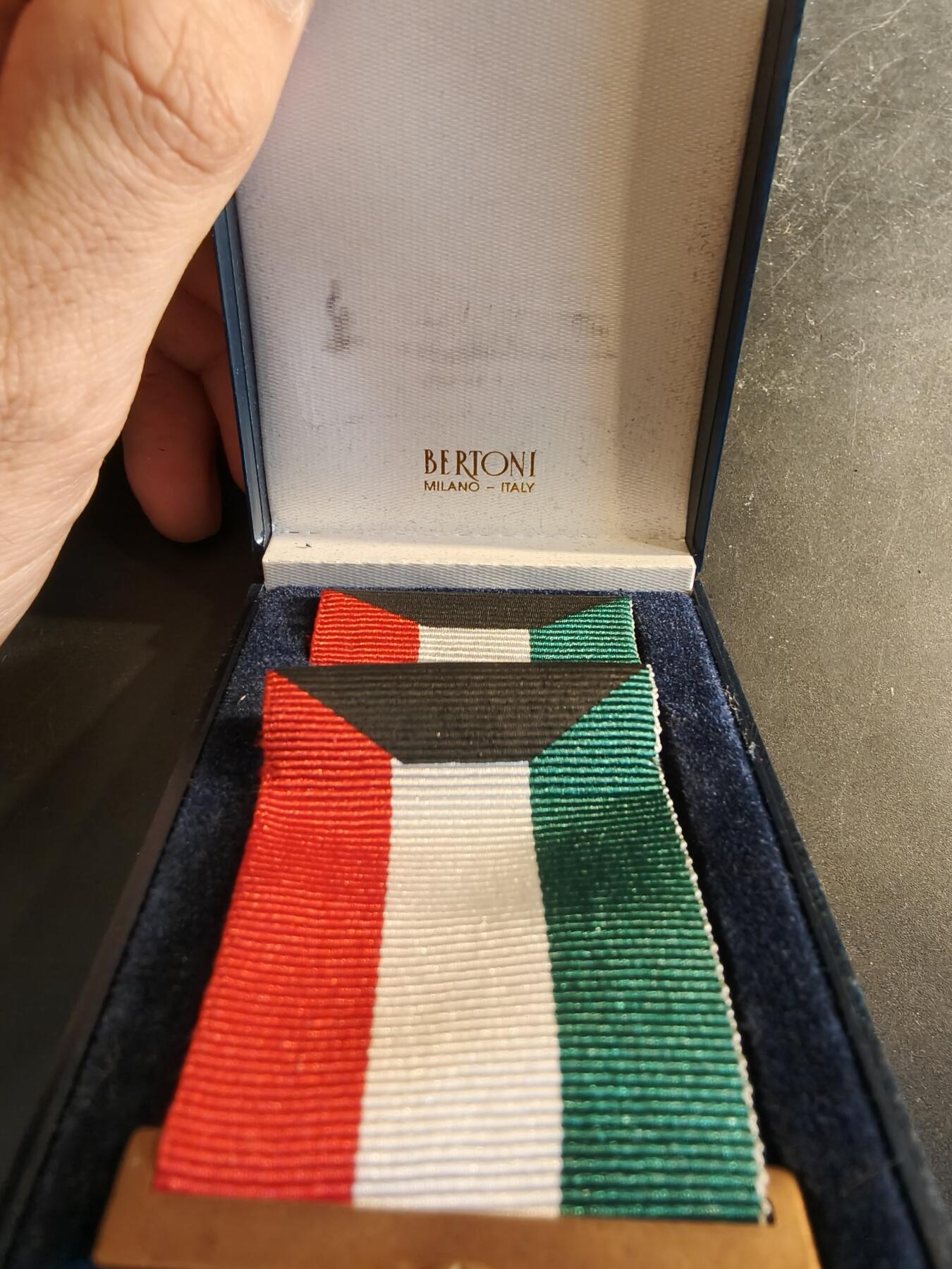 老王徽章第186期 科威特海湾战争本土解放奖章    原盒带略   意大利代工版