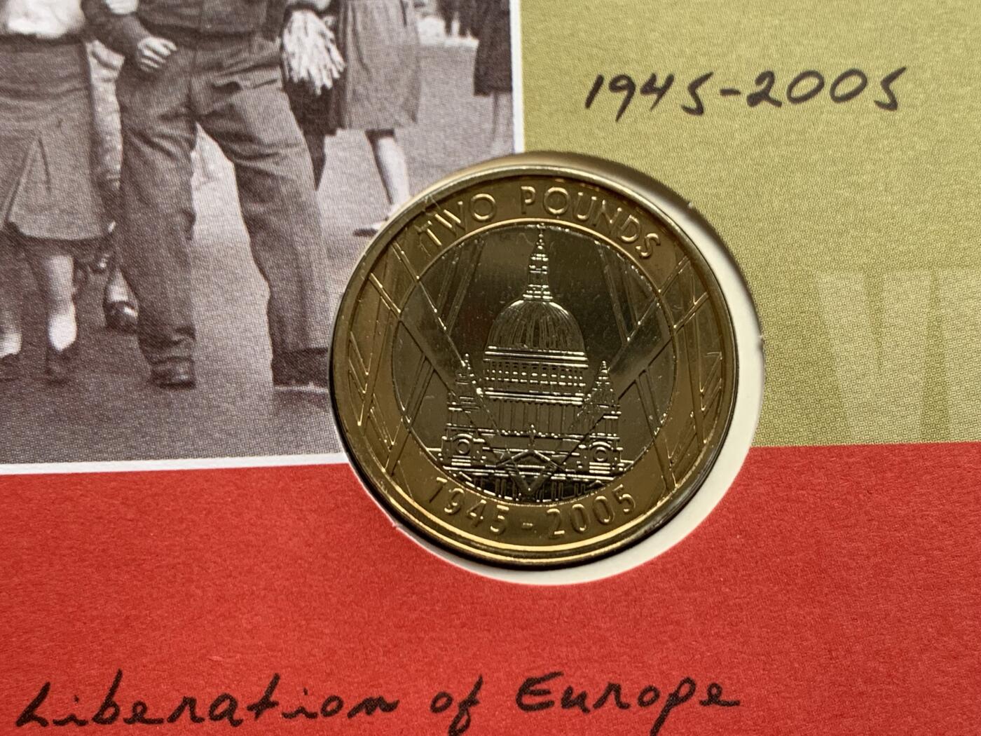 《竞宝斋》第469场 周日，周一 2场连拍 （全场包邮）欢迎送拍 英国2005年胜利日60周年2英镑双色纪念币，邮币封