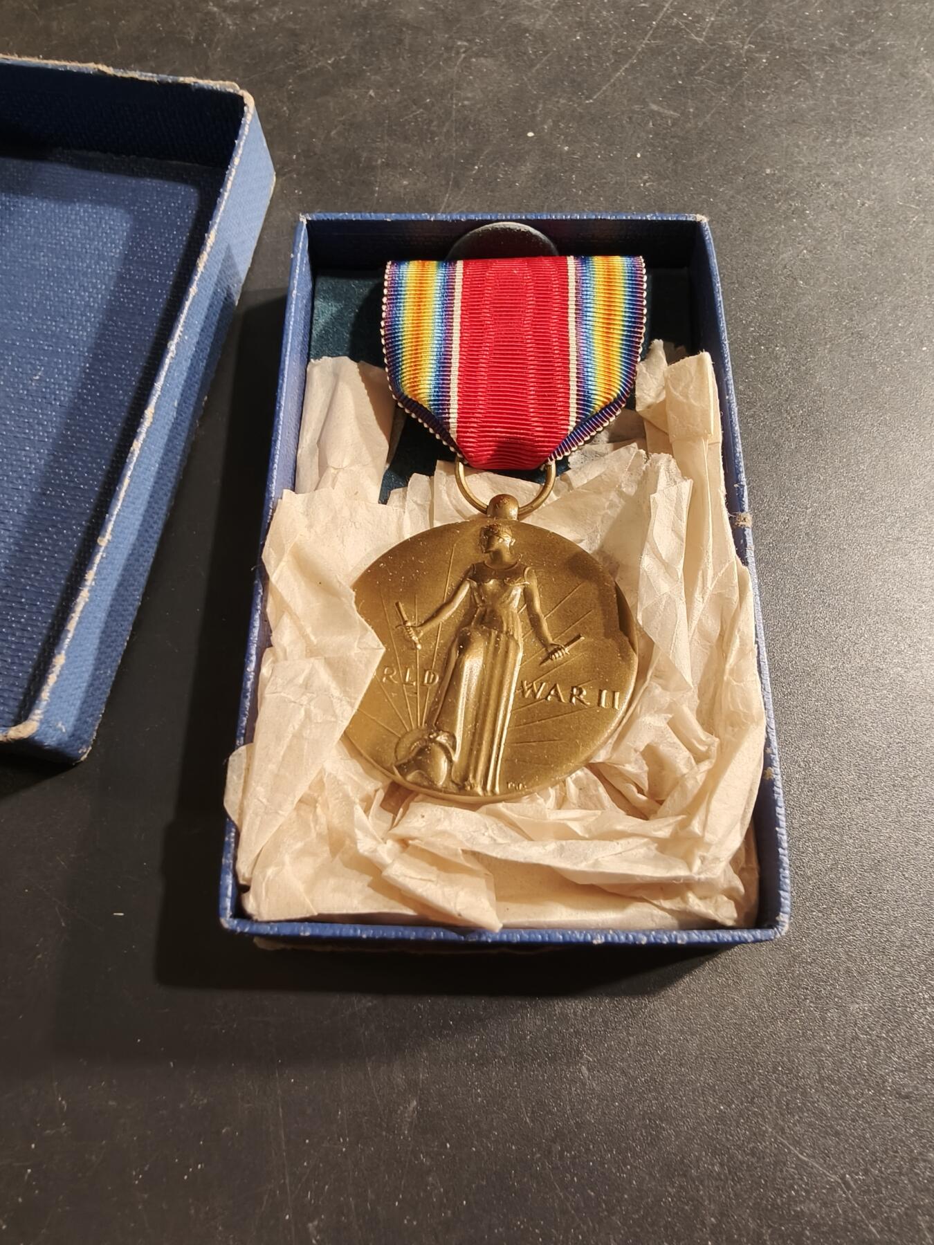 老王徽章第186期 美国二战胜利奖章    原盒带油纸