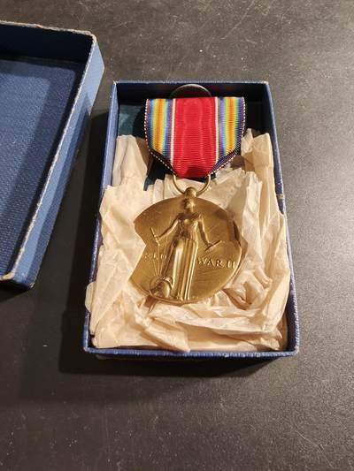 老王徽章第186期 - 美国二战胜利奖章    原盒带油纸