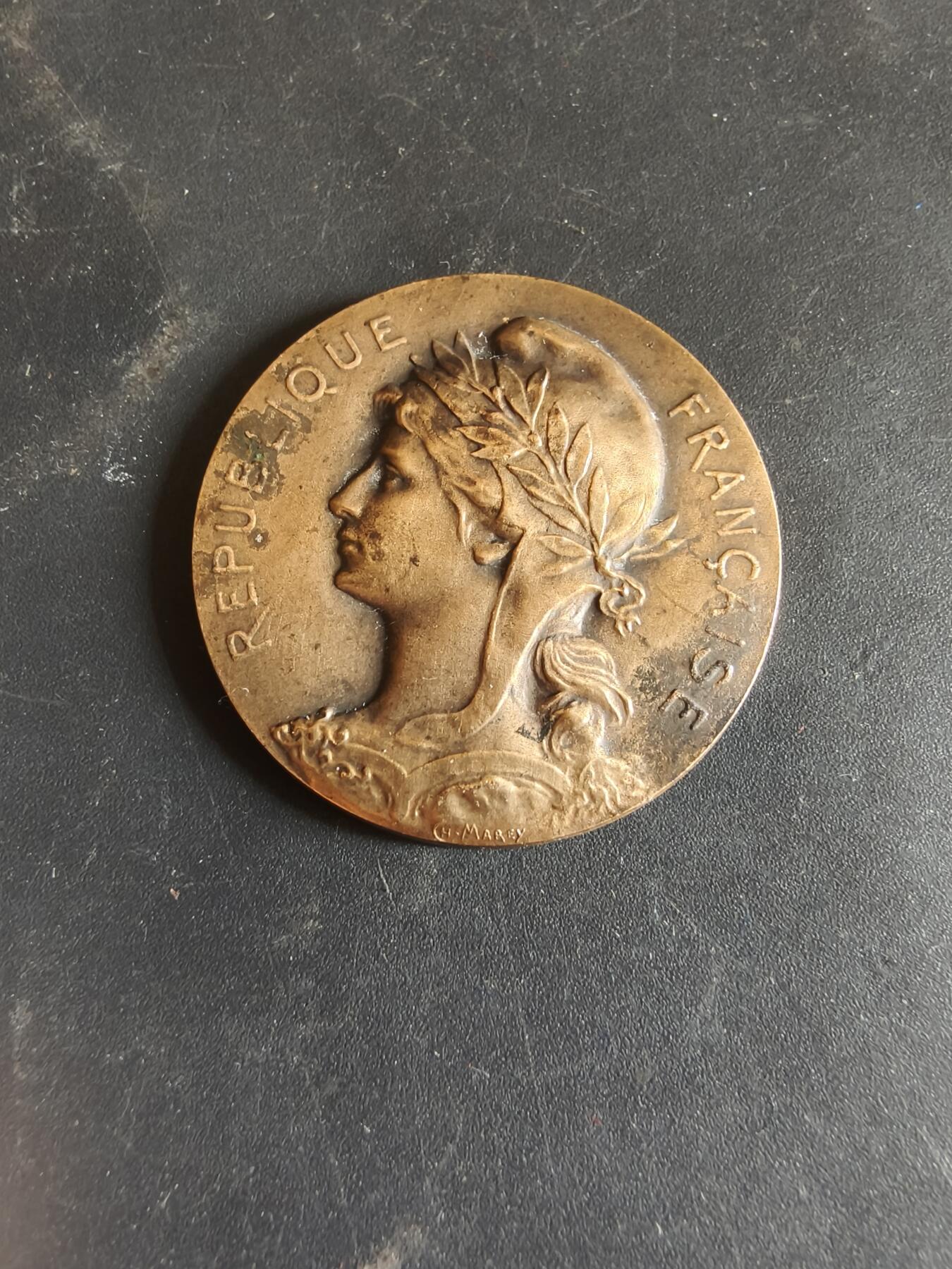 老王徽章第186期 法国第70步兵团混合射击竞赛大铜章    直径32mm    重量12.3g