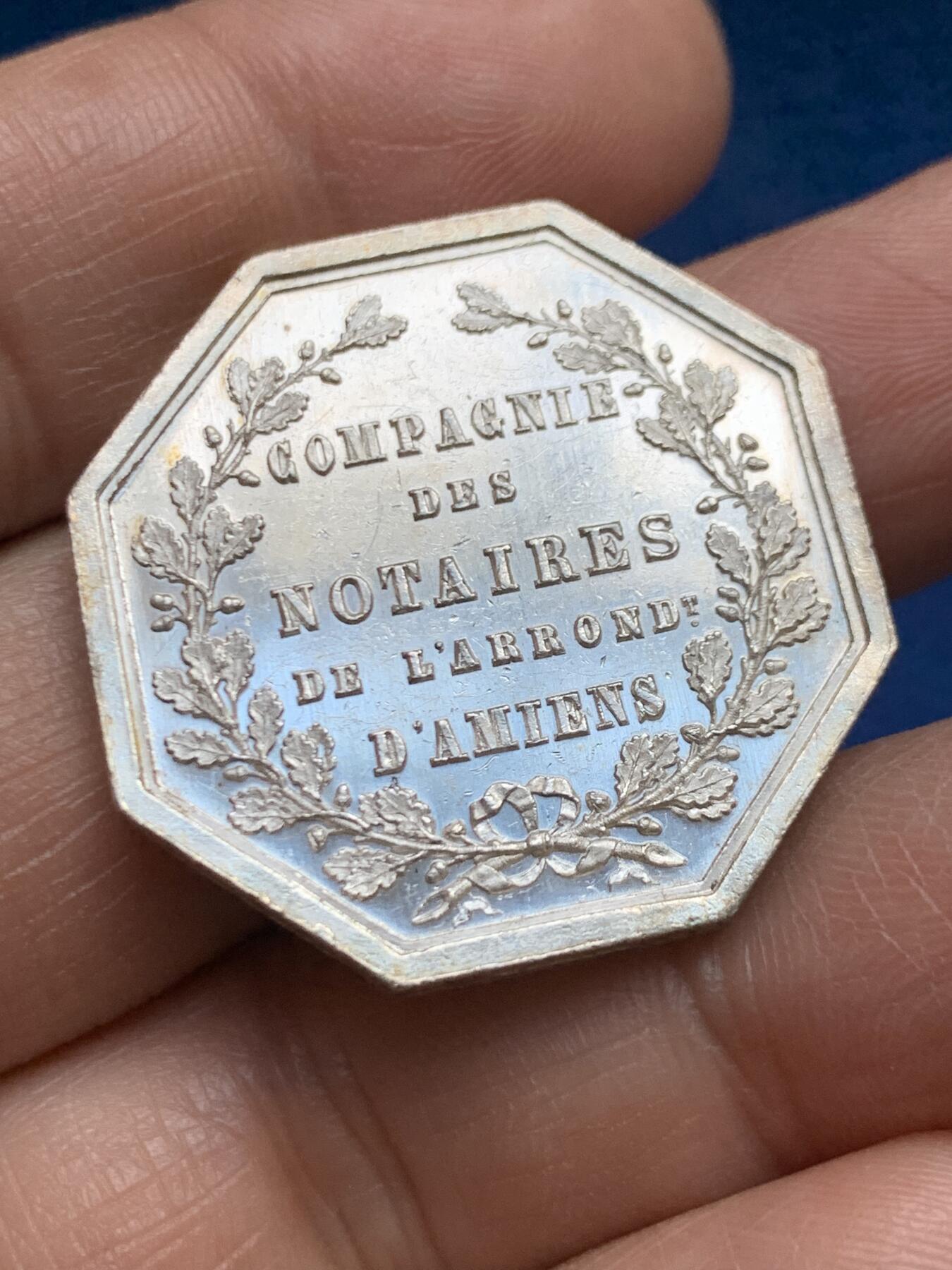 《竞宝斋》第469场 周日，周一 2场连拍 （全场包邮）欢迎送拍 法国亚眠公证人八角银质代币，15.68g，31.6mm，蜜蜂边铭