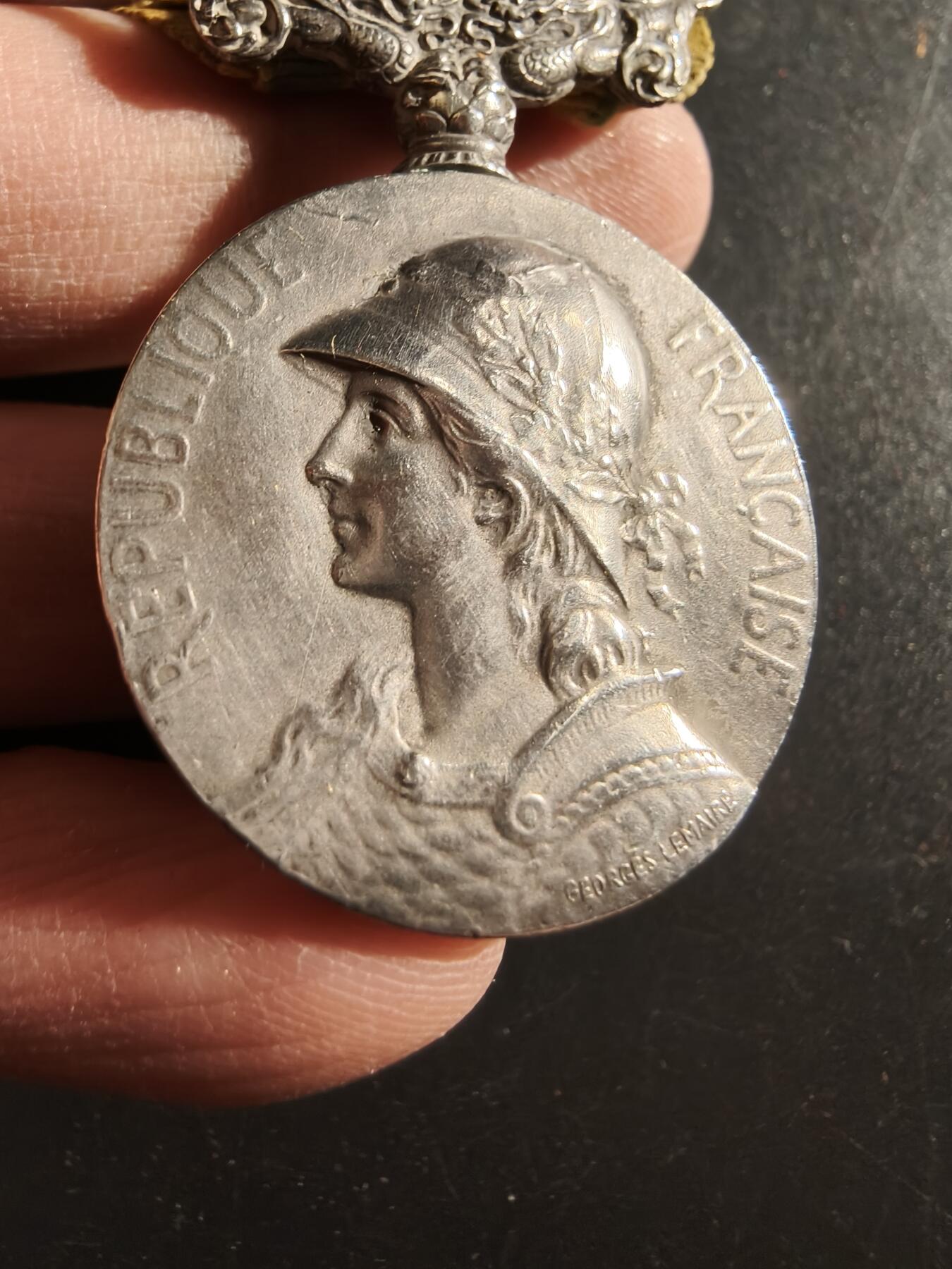 老王徽章第186期 法国1900庚子奖章    原铸950银     原盒